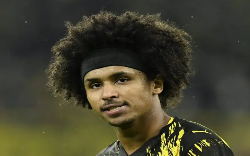 موقف بوروسيا دورتموند الحاسم من انتقال كريم أديمي إلى صفوف نادي برشلونة